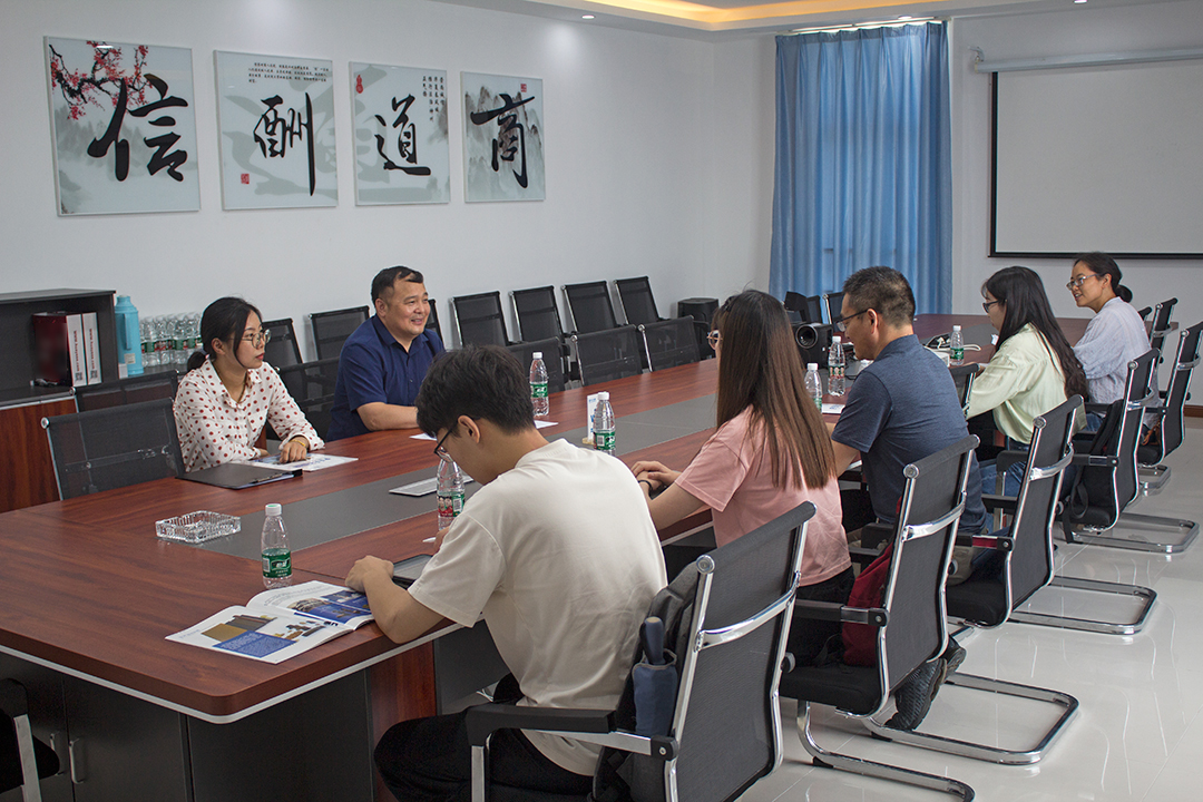 南京航空航天大學張教授一行調研南京首塑 南京航空航天大學張教授一行調研南京首塑